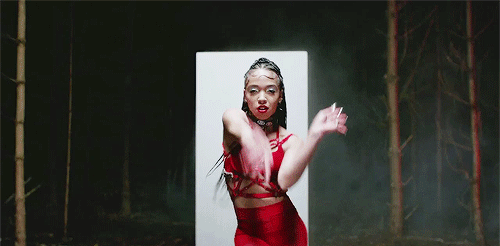 freakygeekyblerd:  baddygirl-2:  rudegyalchina:  #blackwomenaremagic  this bitch be going to vogue nights to steal choreo and can’t even manage to hire a poor lil ol black queen sweating they ass off in harlem to be in her videos   Is this FKA Twigs?