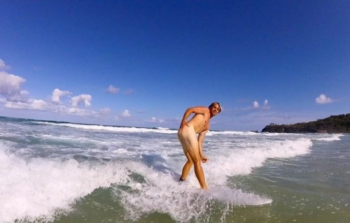 thenaturalsurf: soni_nb✺ ℱℛℰℰⅅᎾℳ ✺ We found this beautiful nude beach in Noosa Heads and decided to 