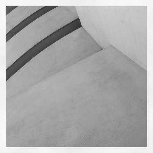 #abstractmybuilding #abstractarchitecture #bnw_mnml #rsa_minimal #geometry #m_innovative #newyork #guggenheim #buildingstylesgf (hier: New York)