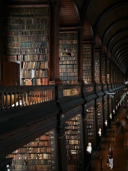 theladyintweed:  Beautiful Libraries:  The Long Room, Trinity College Dublin.   