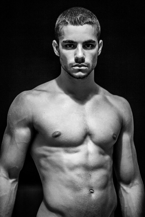 provacotiveman:  Ariel Ben Attar   