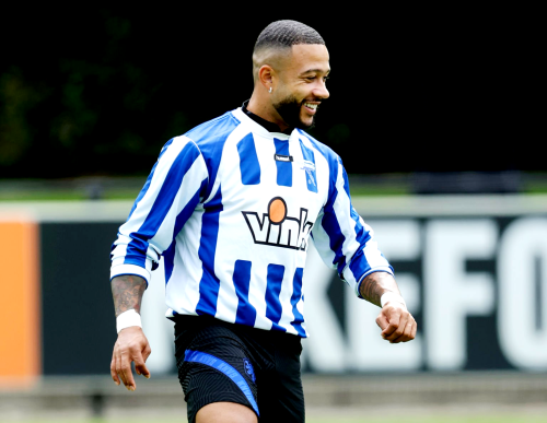 Memphis Depay wearing the shirt of vv Moordrecht his first amateurclub to mark National Football Day