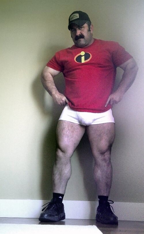 gymbear:  Luke Mills  I&rsquo;ve reblogged real life Mario so many times I forget