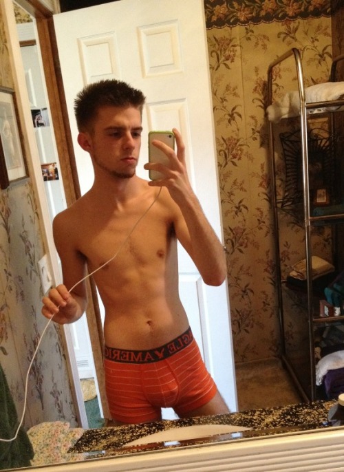 https://horniboisteenbois.tumblr.com/post/170144199100
