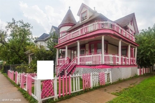 $160,000/5 br/2670 sq ftCHICAGO, IL built in 1894