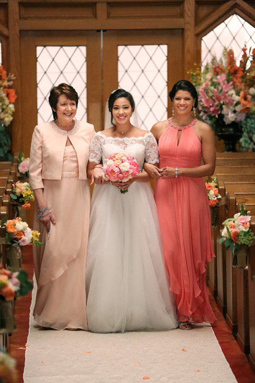 entertainmentweekly:Jane the Virgin season 2 finale exclusive: See Jane’s wedding dressAll the scoop