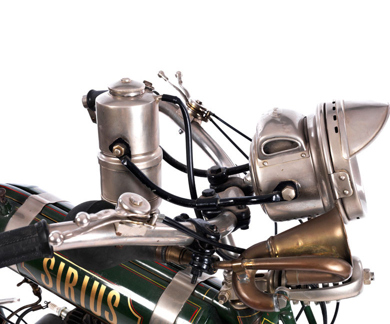 design-is-fine:  Motorcycle Knirps Sirius, 1930. Engine: 267 cm³, 74 kg. Triumphwerke,