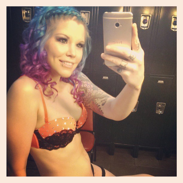 walkfasterr:  walkfasterr:  Hair  I’m doing my hair colors during pregnancy
