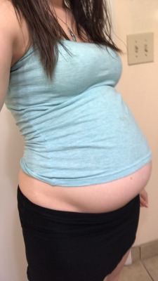 bloatingprincess:  🤰🏻!Flash Sale Weekend!🤰🏻 4 of my made videos for ์ Or 8 videos for 贄 I also offer a package for all of my videos😉  Check out the video list I have posted on here for your big belly video choices🤰🏻😘 &amp;