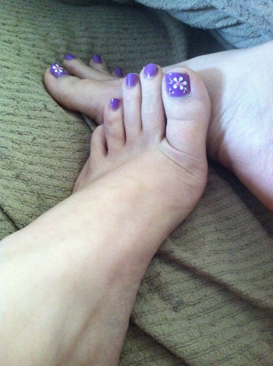 kissabletoes:  Who wishes they could have a taste right now? 👅