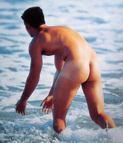 nakedblokes:  Naked blokes. That’s it. Nothing else.  nakedblokes.tumblr.com. follow. ask. submit. archive.