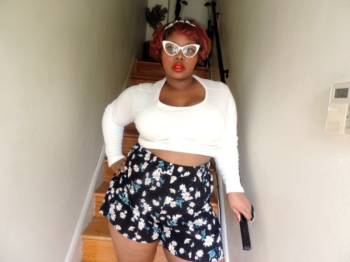 afatblackfairy:  Blackout Pt. 2 Summer Flower~ Remember when I said I used to be scared to show off my fat thighs and stomach? Well not anymore!~ 