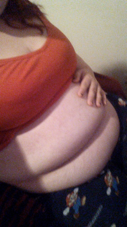 Porn bigbelliedbeauty:  Big stuffing. My belly photos