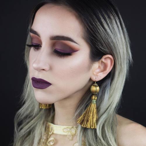 linaboogz:  New tutorial is up! Finally did my “grungy” eye using @limecrimemakeup Venus Palette. Ch
