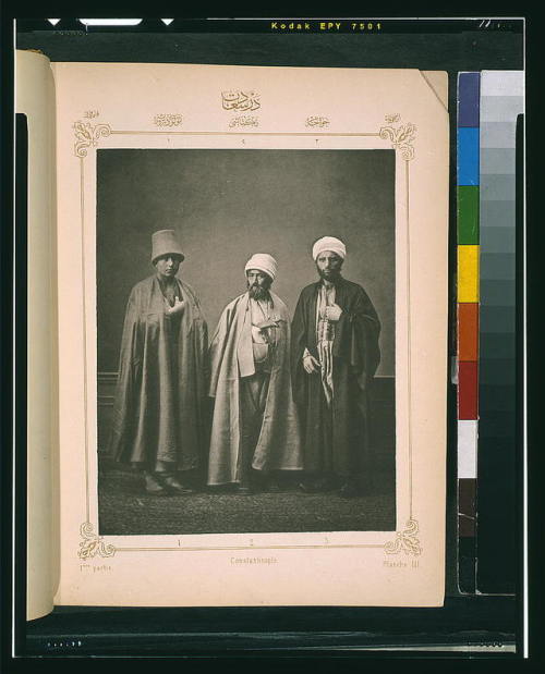 Studio portraits of models wearing traditional clothing from Ístanbul(Ottoman Empire, 1873):A cabman