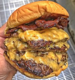 inbetweenbuns: Bacon Cheeseburger