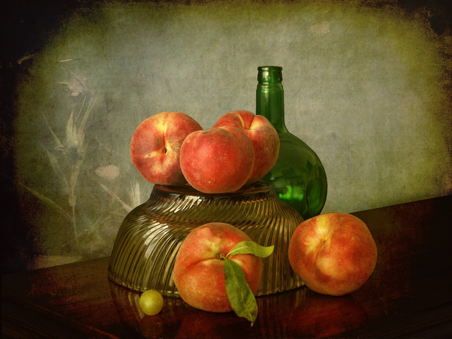 stephanocardona:  Still Life With Peaches by FlorianoSion  Jesus this is a painting!?