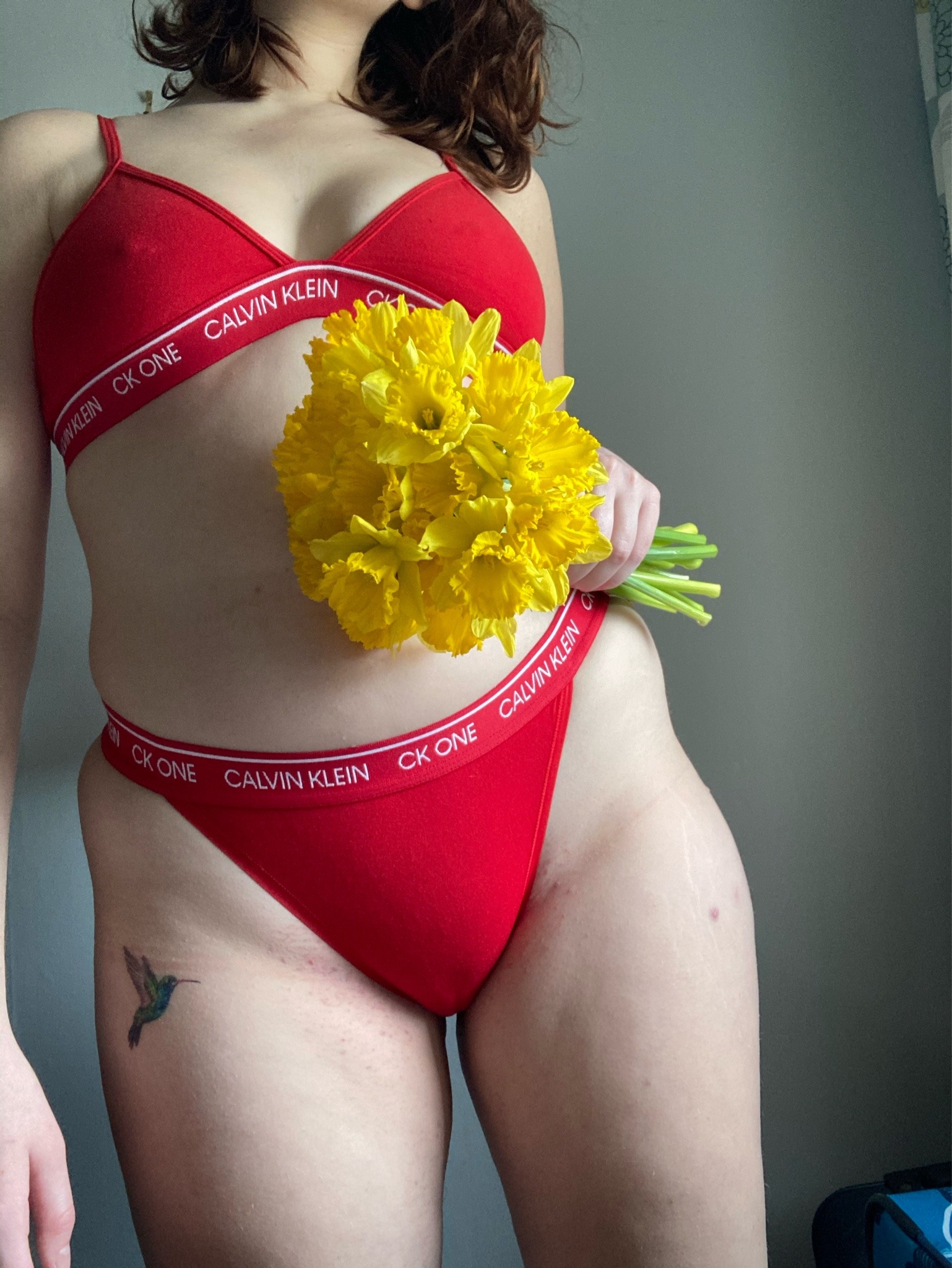 soft-as-a-petal:“I wandered lonely as a cloud,That floats on high o’er vales and hillsWhen all at once I saw a crowd,   A host, of golden daffodils”