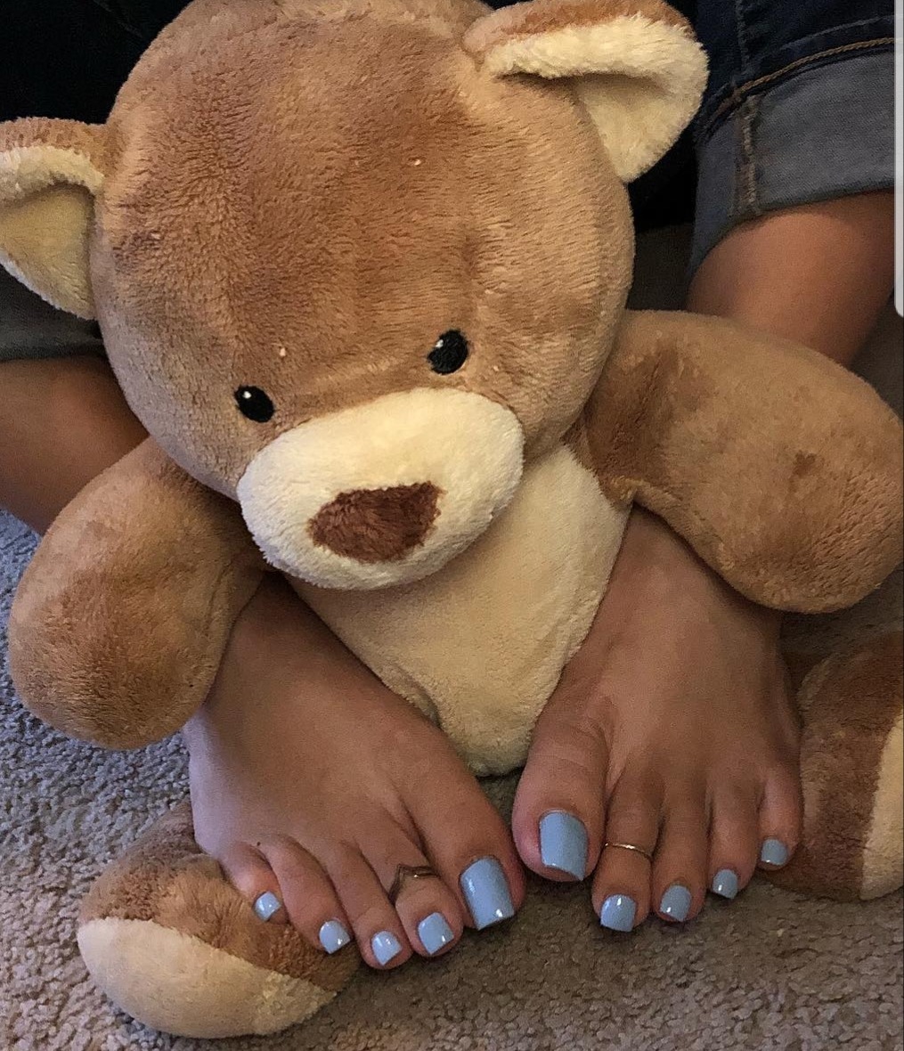 crazysexytoes:  Beautiful blue piggies 