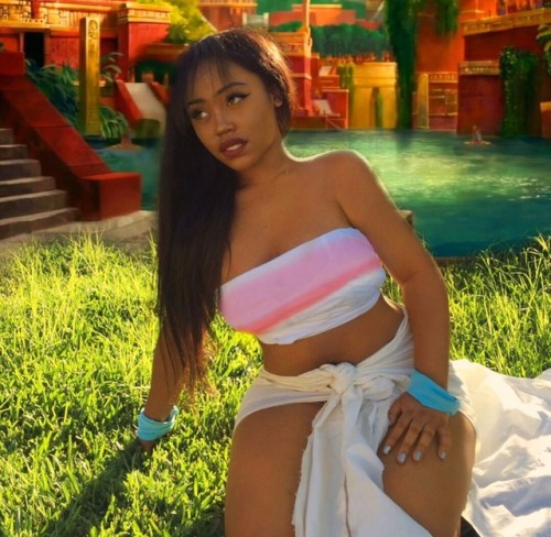 takumi-exe:  blackwomenincostume:   [@kieraplease adult photos