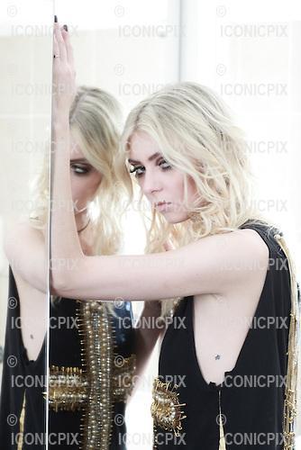 Porn Pics momsen-news:  New Photos of Taylor Momsen