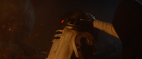 alwaysstarwars:  To start off our May the 4th, have some gorgeous HD screencaps from the Official Site.   the star troopers look like they have white duck bill helmets