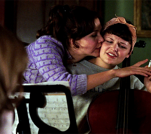 Maggie Gyllenhaal In Mona Lisa Smile (2003) Dir. Mike Newell