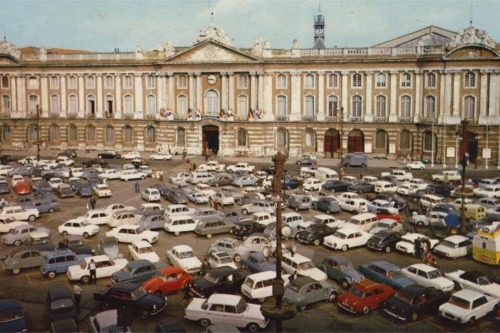 frenchcurious:Place du Capitole Toulouse… (Publication de Jean Jacques Lefèvre). - sou