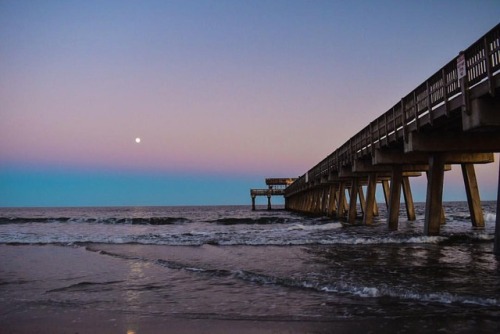 And to all a goodnight #aphotofunworld #landscapephotography #seascape #travel #tybeeisland #pier #s
