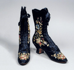 lookingbackatfashionhistory:• Pair of Woman’s Boots. Maker: Pinet, F. (France, Paris) Place of origin: France, Paris Date: ca. 1885 Medium: Silk, sueded leather, linen, kid leather.