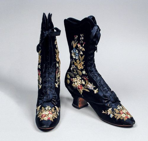 lookingbackatfashionhistory:• Pair of Woman’s Boots.Maker: Pinet, F. (France, Paris)Place of origin: