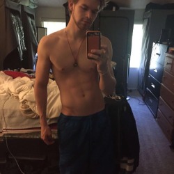 famous-male-celeb-naked:  Kenton Duty