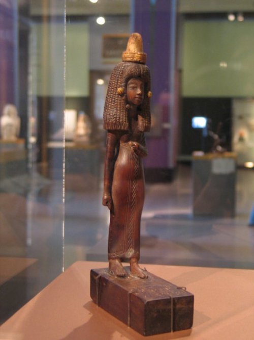 Small wooden statuette of Lady Tuty, 18th Dynasty, reign of Amenhotep III from Medinet Gurob