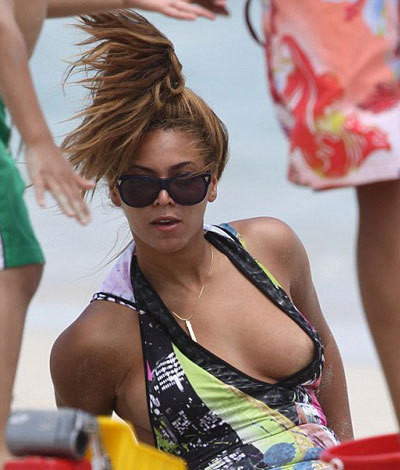 wardrobemalfunction:  Beyonce - Nip slip adult photos