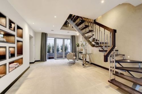 Classic Meets Contemporary at this Lavish Rental in Mayfair, LondonFavorably located on a discreet r