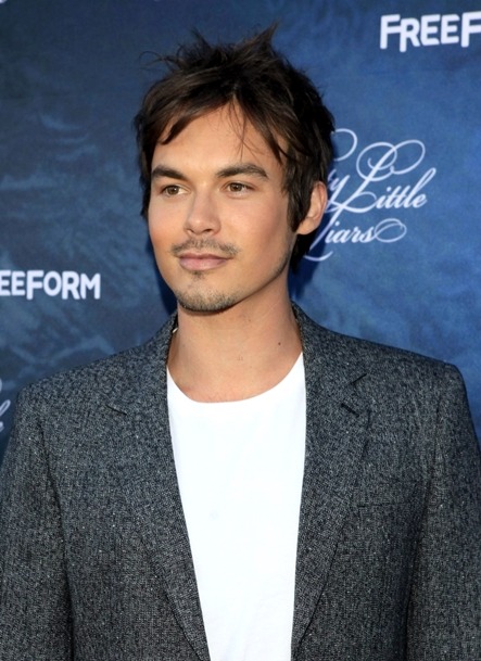 dailyblackburn:  Tyler Blackburn arriving at the premiere of ‘Pretty Little Liars’