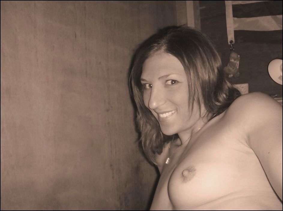 mymarinemindpart3:  This deployed soldier is fucking fine pt 2