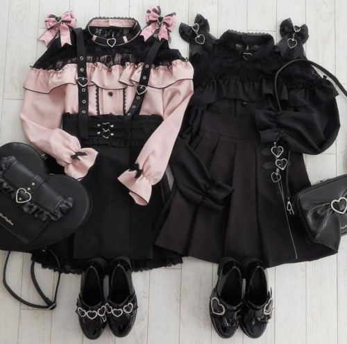 Dark Girly Looks + Cheap Options/customizing & Worldwide Inclusive. Part One: Colors And Makeup. 