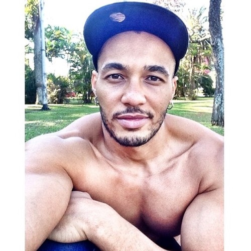 blatinobruthas:  #selfie #handsome #beautifulmen #blatinobruthasmag