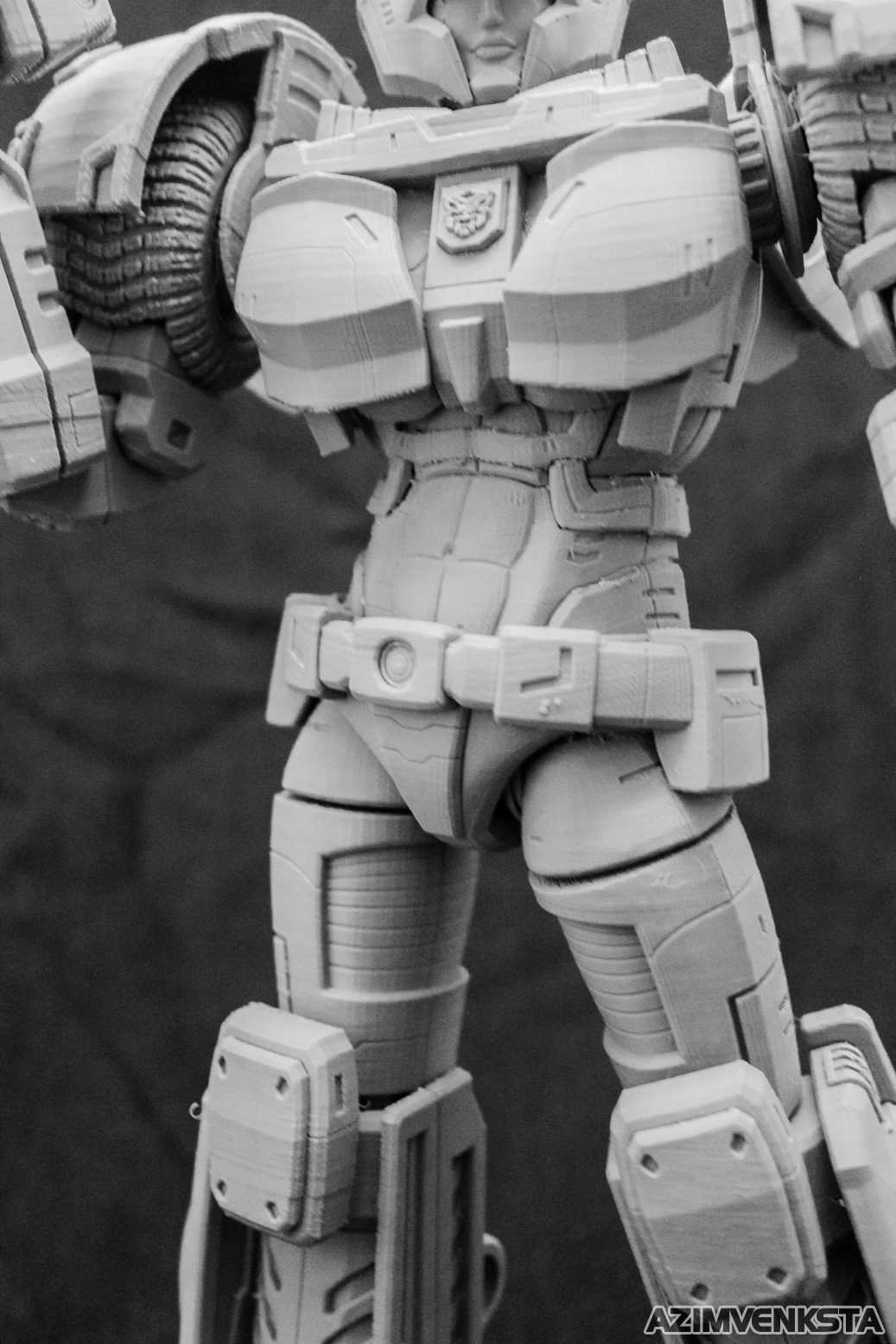 azimvenksta:Part 1:Some detailed photos showing off my Strongarm statue.  I had
