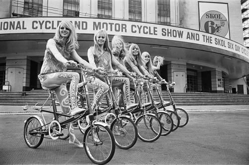 isabelcostasixties: Swinging London in 1967  Models sit on Moulton bicycles outside the ‘National Cy