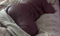 Bellylover4Life:  Belly And Booty At Rest