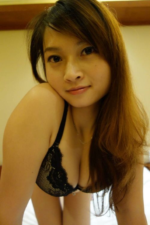 icameltoehunter:  Sg gal leaked photos.