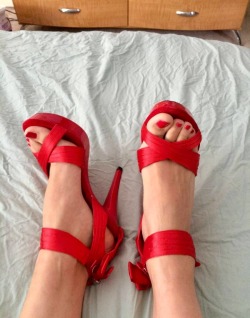 omgkatiesreviews:  Some pics of my erotic red heels, since this was requested 😊💕