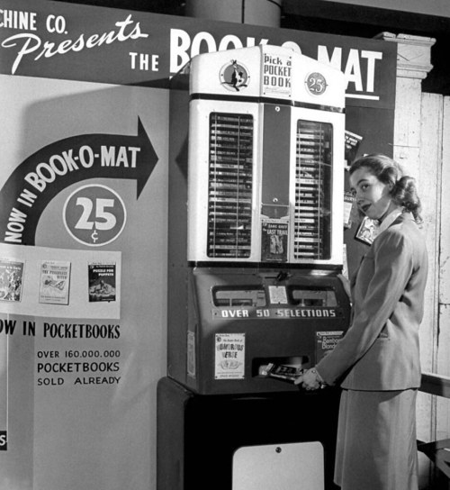 spicyhorror:Avon Pocket Books Book-o-Mat vending machine, 1949