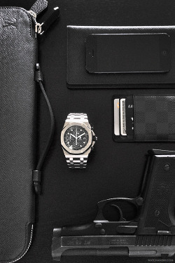 watchanish:  Watch essentials from Roberto incl. Audemars Piguet Royal Oak Offshore.Follow our instagram for more frequent updates! 