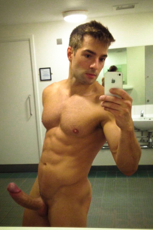 gymandnastiksguys:  vampiredicks:  That’s really a sexy guy with hot cock!! Vampiredicks