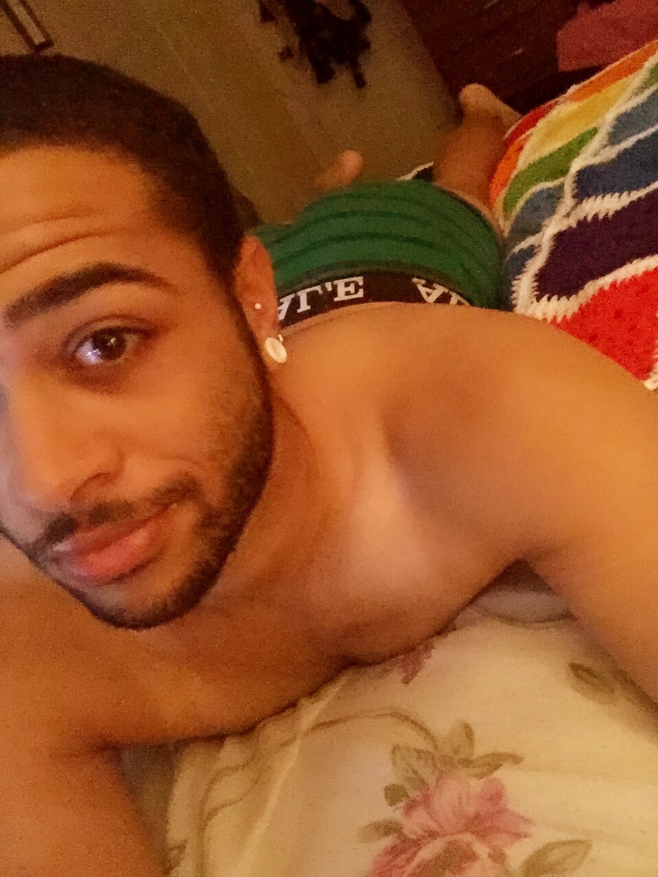 nerdy-little-leo-gaymer:  Scary movie night! Anyone wanna join?  Clothes optional