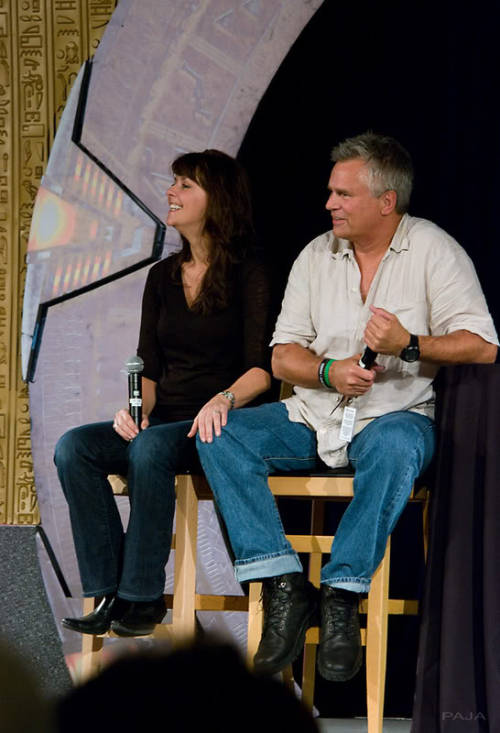 Amanda Tapping & Richard Dean Anderson, Being Adorable At GateCon 2008. (`)