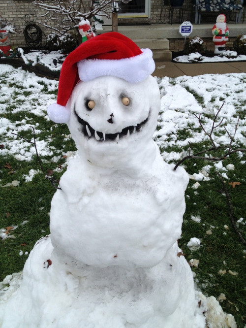 archer-bro: in-vane-we-trust: sixpenceee: Make sure to make your snowmen extra spooky and weird this